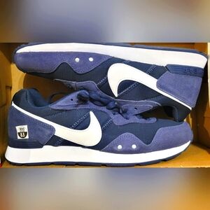 Nike Venture Runner Sneakers, Navy Blue, Men's size 8.5 (US)
